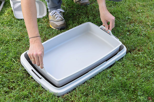 Die herausnehmbare Bodenwanne im Unterbau von BunnyBase erleichtert die Reinigung. Die herausnehmbare Bodenwanne im Unterbau von BunnyBase erleichtert die Reinigung.